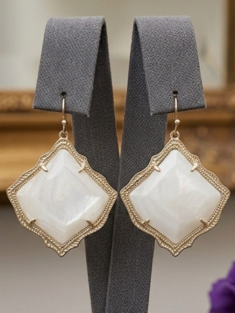 Kendra Scott Kirsten drop earrings in gold and white pearl 1942